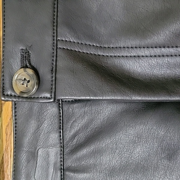 Forever 21 Women's mini faux leather skirt | size S - Picture 2 of 4